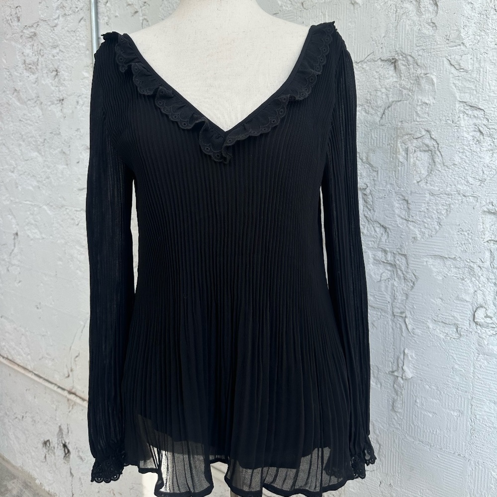 Sézane Sybille blouse featuring pleated fabric and a deep V-neckline size 2